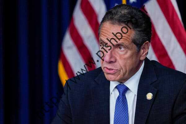 اندرو کومو در ماه اوت، یک هفته پس از انتشار گزارش انتقادی دادستان کل نیویورک، از سمت فرمانداری نیویورک استعفا داد.