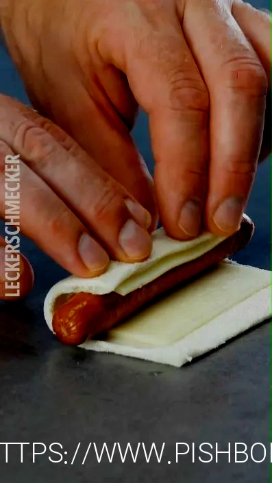 So einfach kann es sein, viele Toasts auf einen Schlag zu toasten: Stecke 12 Scheiben Toastbrot hochkant in einen Backrost und röste sie für nur 5 Minuten im Ofen. Im…